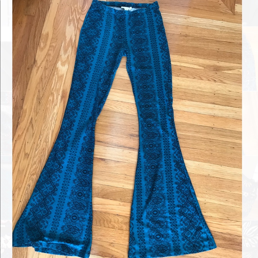 LA hearts printed bell bottom pants, size small!